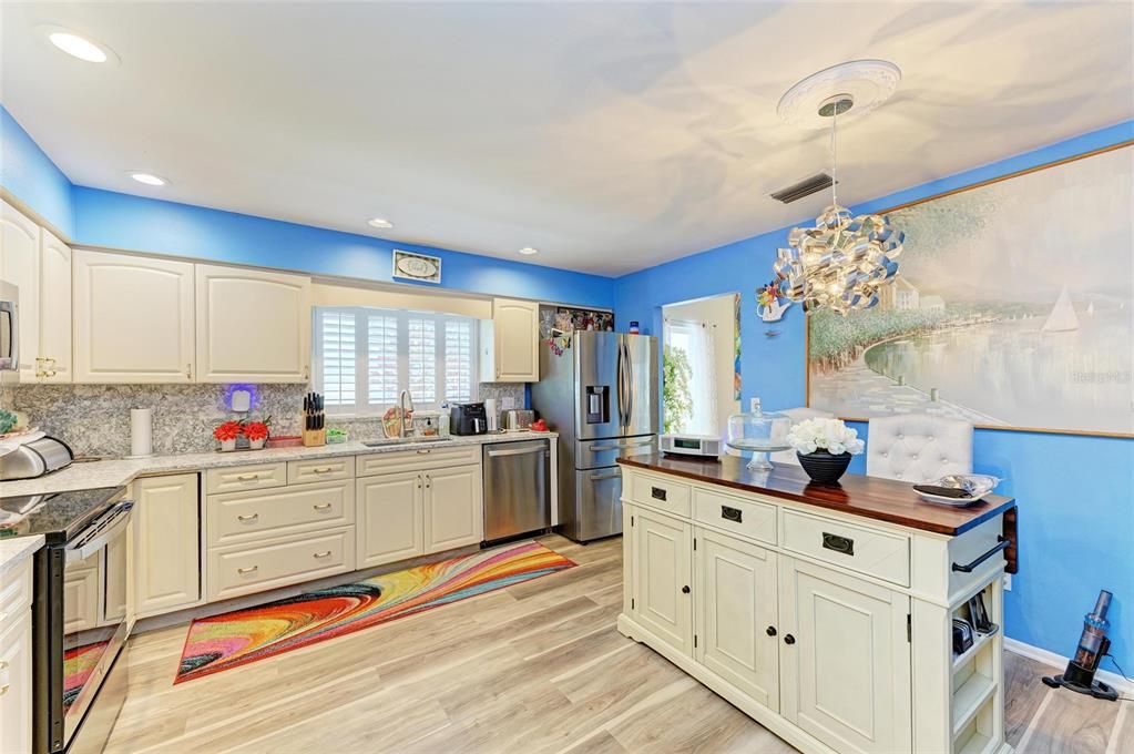 For Sale: $349,000 (2 beds, 2 baths, 2228 Square Feet)
