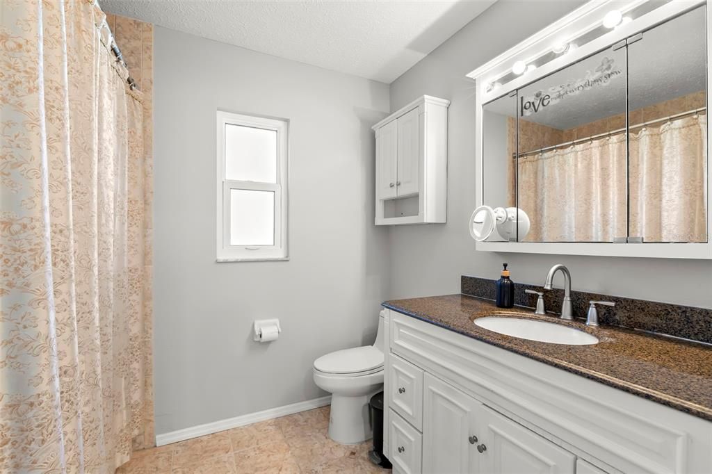 Activo con contrato: $274,900 (2 camas, 2 baños, 1093 Pies cuadrados)