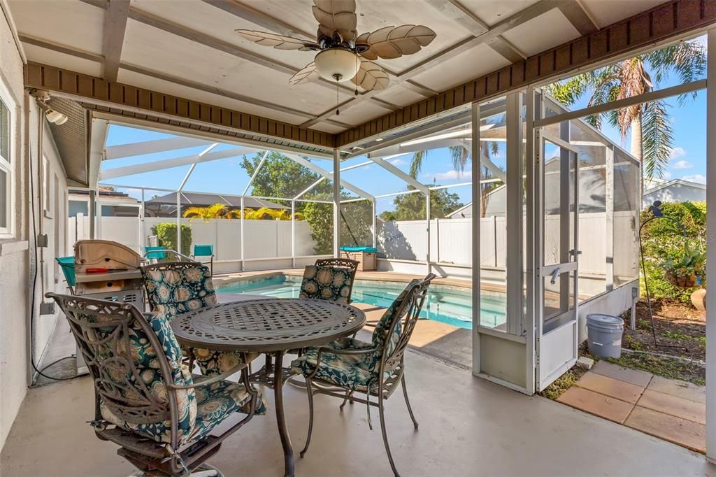 Activo con contrato: $274,900 (2 camas, 2 baños, 1093 Pies cuadrados)