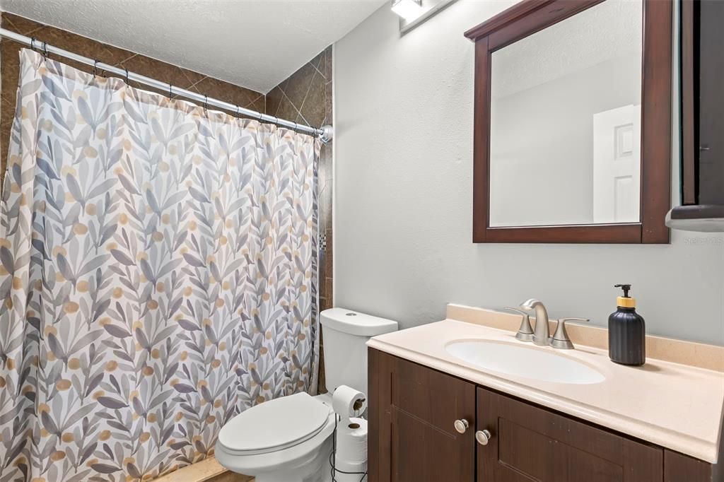 Activo con contrato: $274,900 (2 camas, 2 baños, 1093 Pies cuadrados)