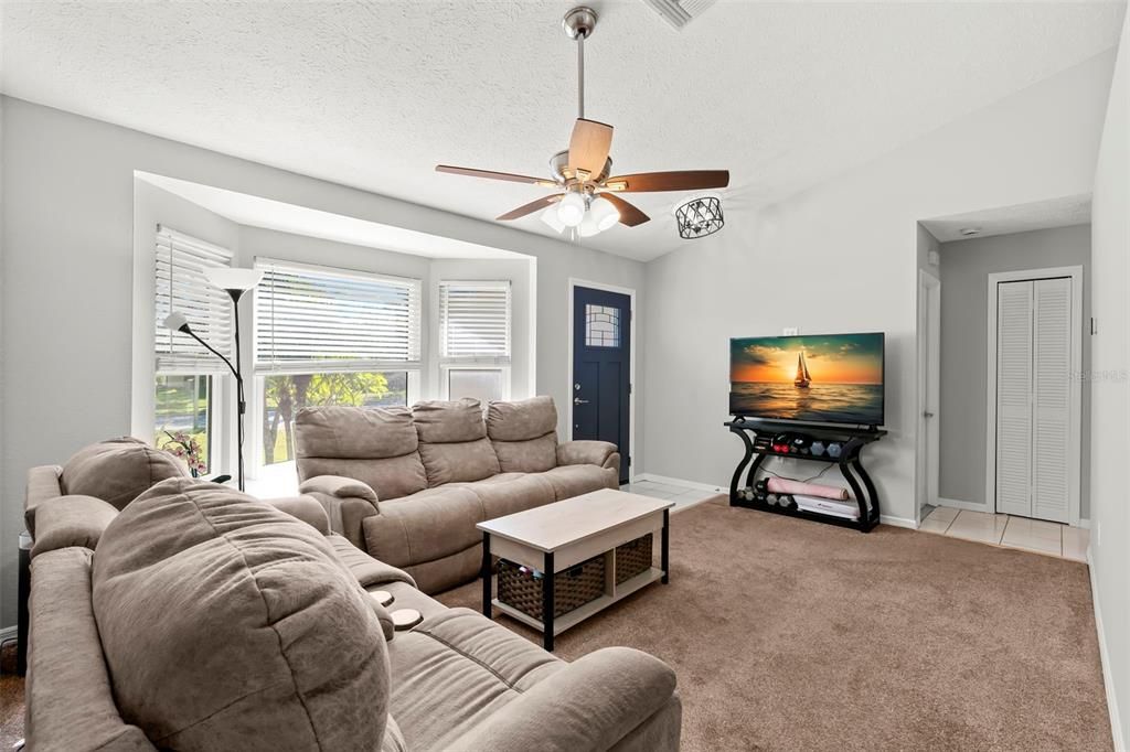 Activo con contrato: $274,900 (2 camas, 2 baños, 1093 Pies cuadrados)