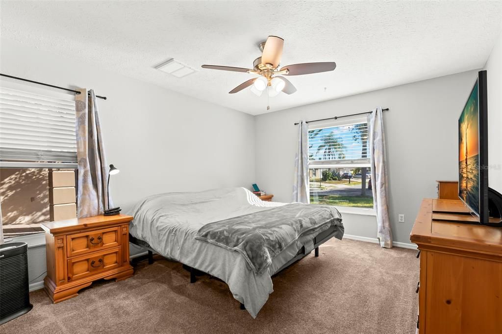 Activo con contrato: $274,900 (2 camas, 2 baños, 1093 Pies cuadrados)