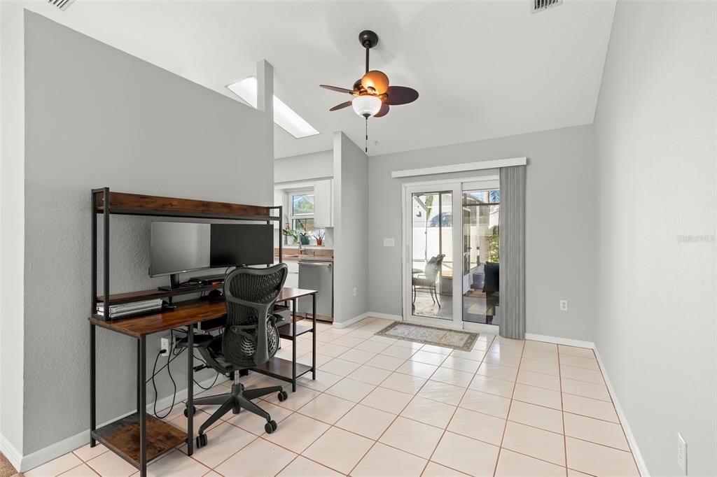 Activo con contrato: $274,900 (2 camas, 2 baños, 1093 Pies cuadrados)