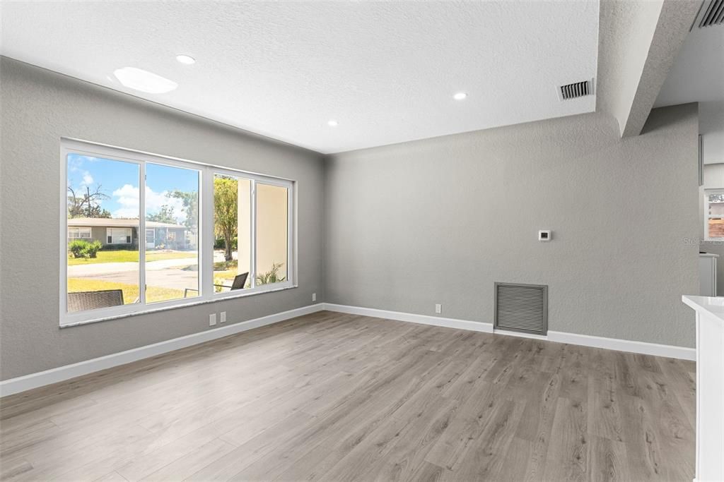 На продажу: $359,000 (3 спален, 1 ванн, 1308 Квадратных фут)