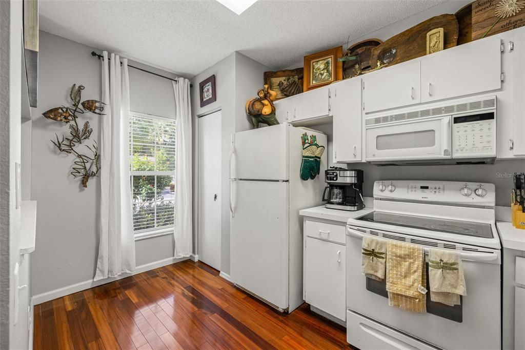 待售: $214,700 (2 贝兹, 2 浴室, 1184 平方英尺)