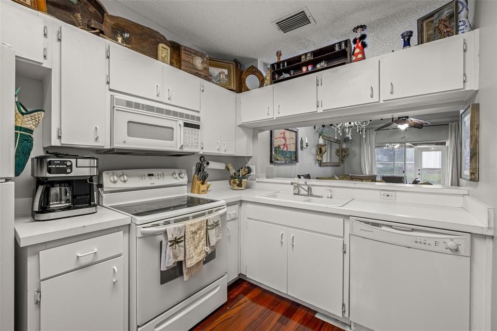 待售: $214,700 (2 贝兹, 2 浴室, 1184 平方英尺)