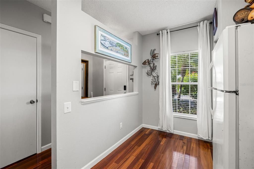 待售: $214,700 (2 贝兹, 2 浴室, 1184 平方英尺)