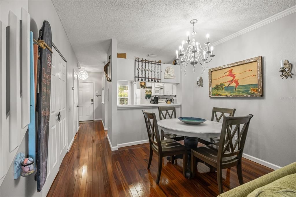 待售: $214,700 (2 贝兹, 2 浴室, 1184 平方英尺)