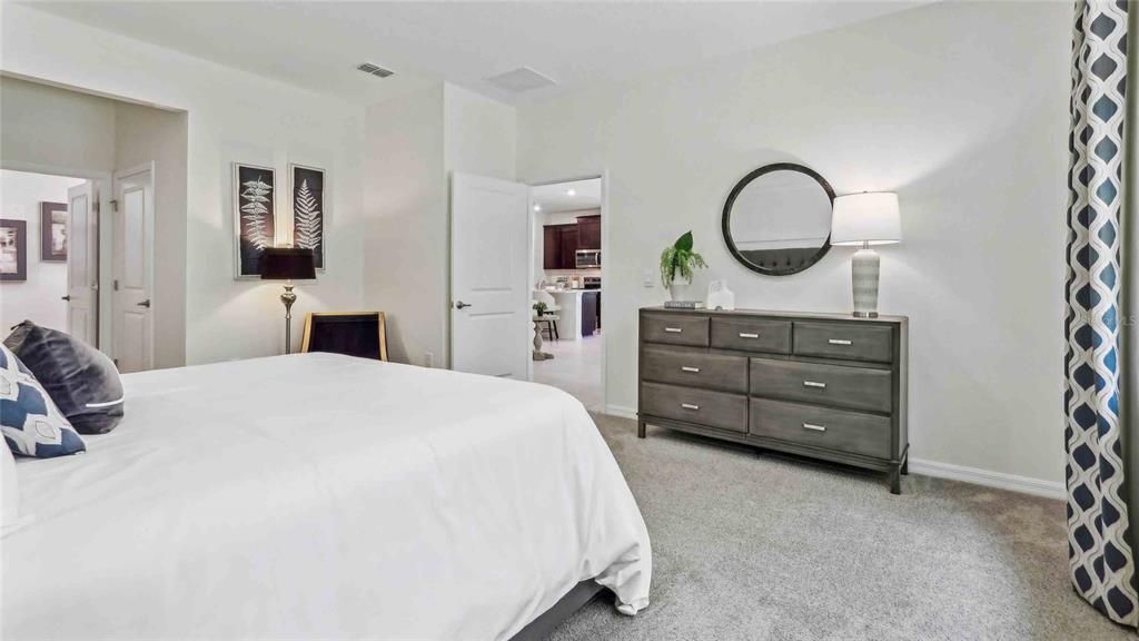 合同活跃: $347,990 (4 贝兹, 2 浴室, 2034 平方英尺)