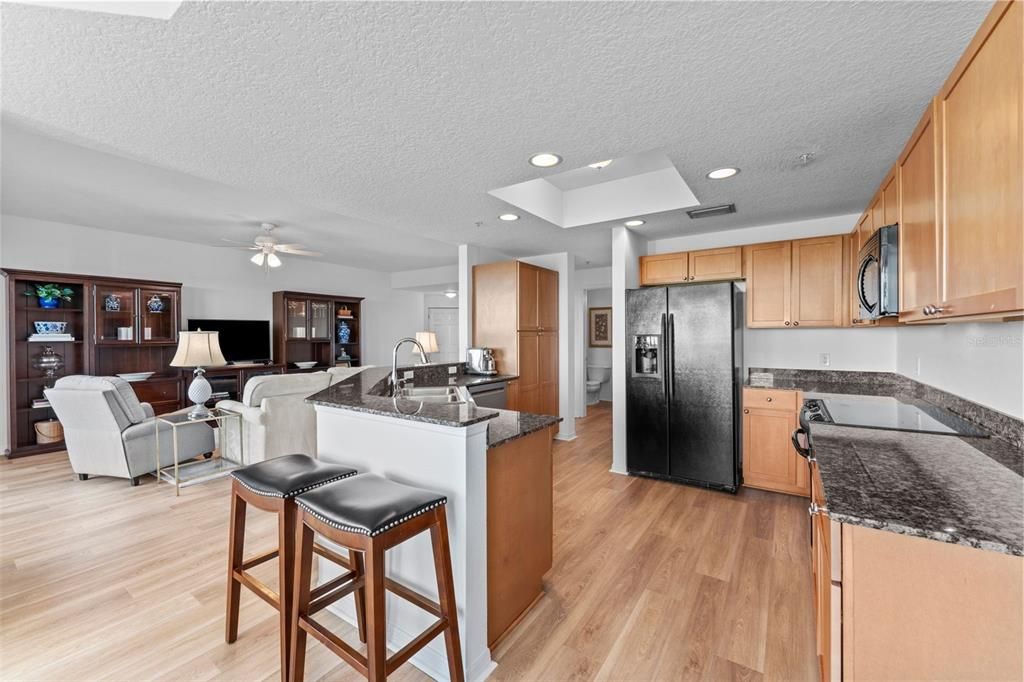 For Sale: $400,000 (2 beds, 2 baths, 1600 Square Feet)