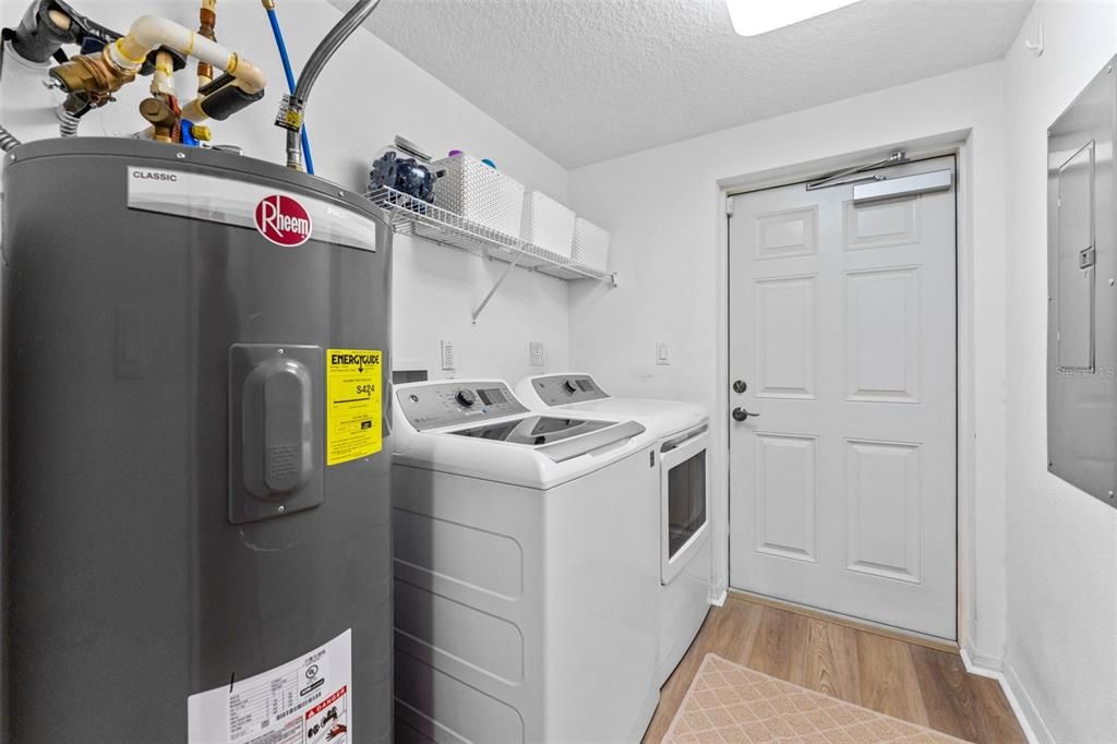 For Sale: $400,000 (2 beds, 2 baths, 1600 Square Feet)