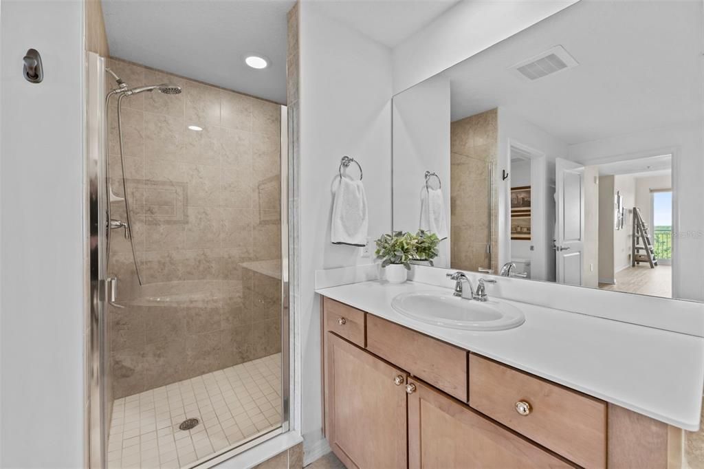 For Sale: $400,000 (2 beds, 2 baths, 1600 Square Feet)