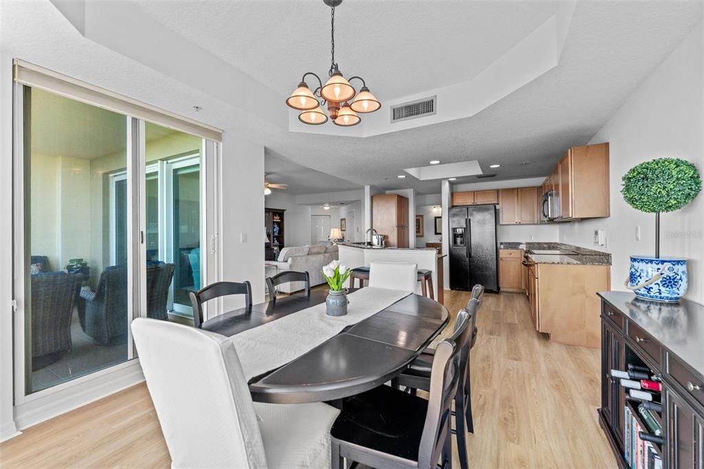 For Sale: $400,000 (2 beds, 2 baths, 1600 Square Feet)