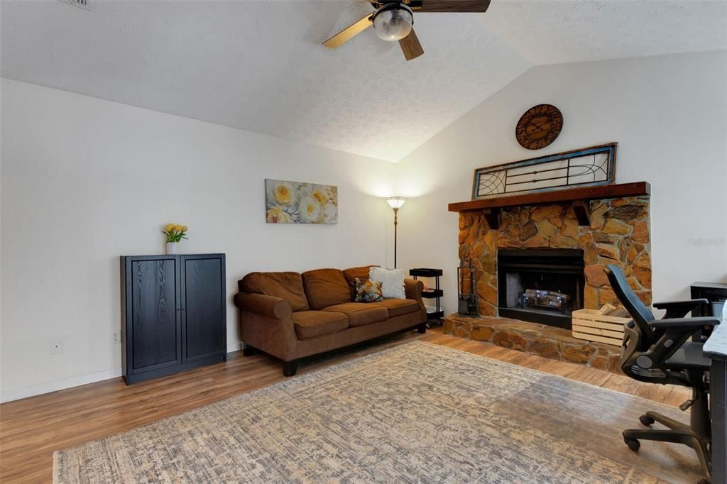 For Sale: $415,000 (3 beds, 2 baths, 1868 Square Feet)