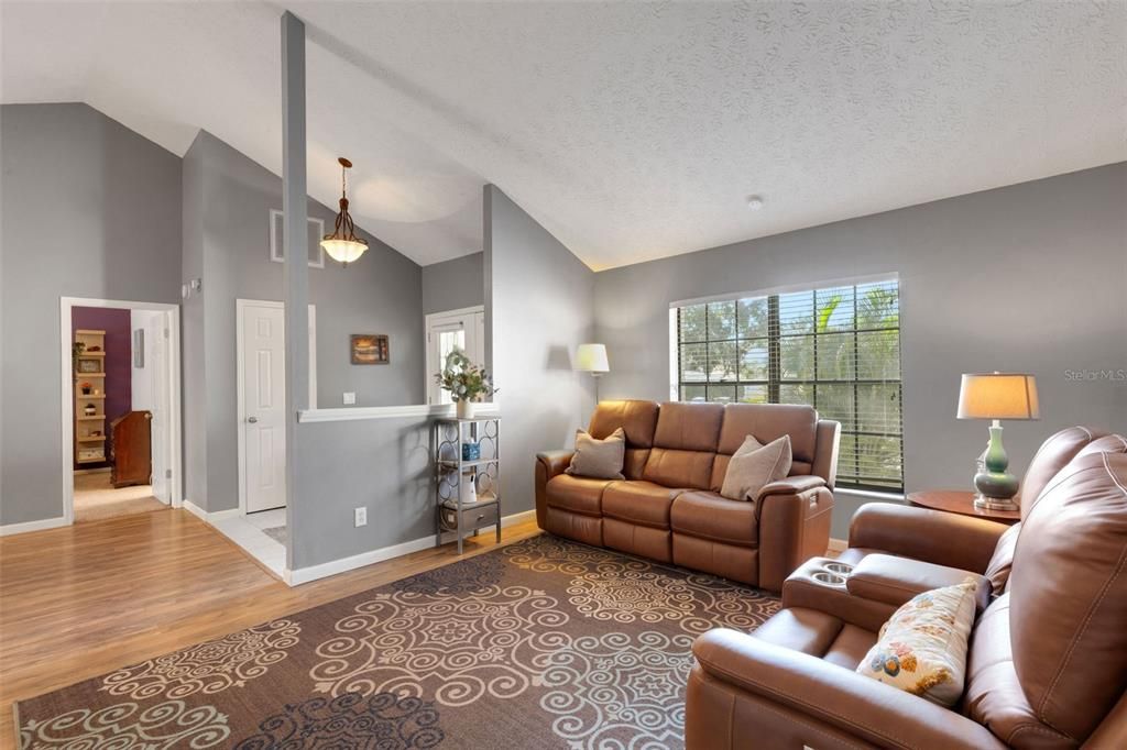 For Sale: $415,000 (3 beds, 2 baths, 1868 Square Feet)