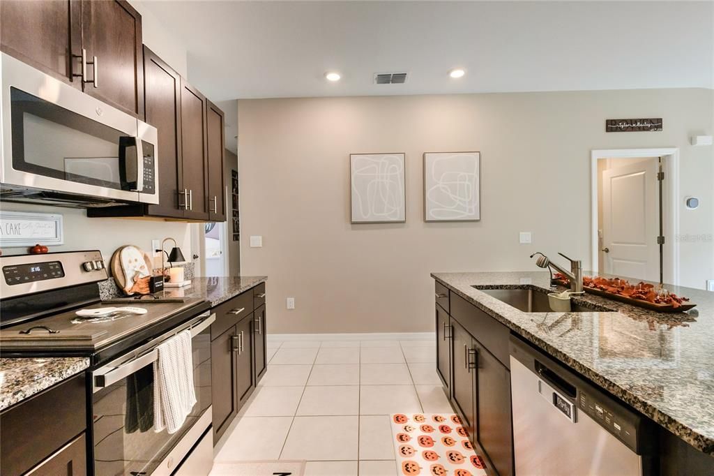 En Venta: $314,900 (4 camas, 2 baños, 1850 Pies cuadrados)