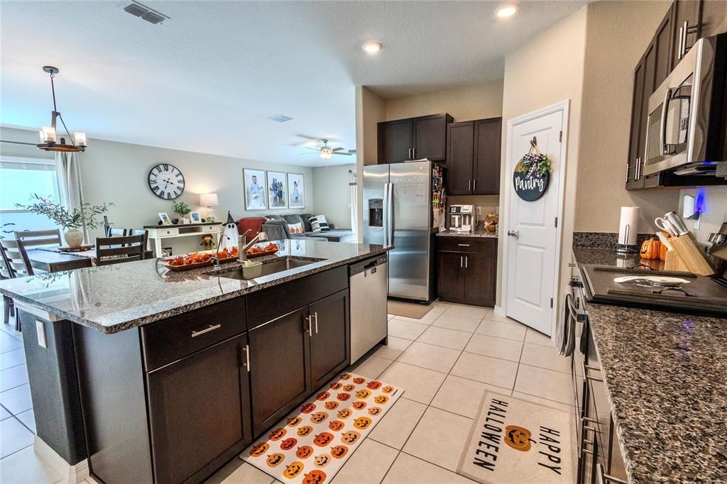 En Venta: $314,900 (4 camas, 2 baños, 1850 Pies cuadrados)