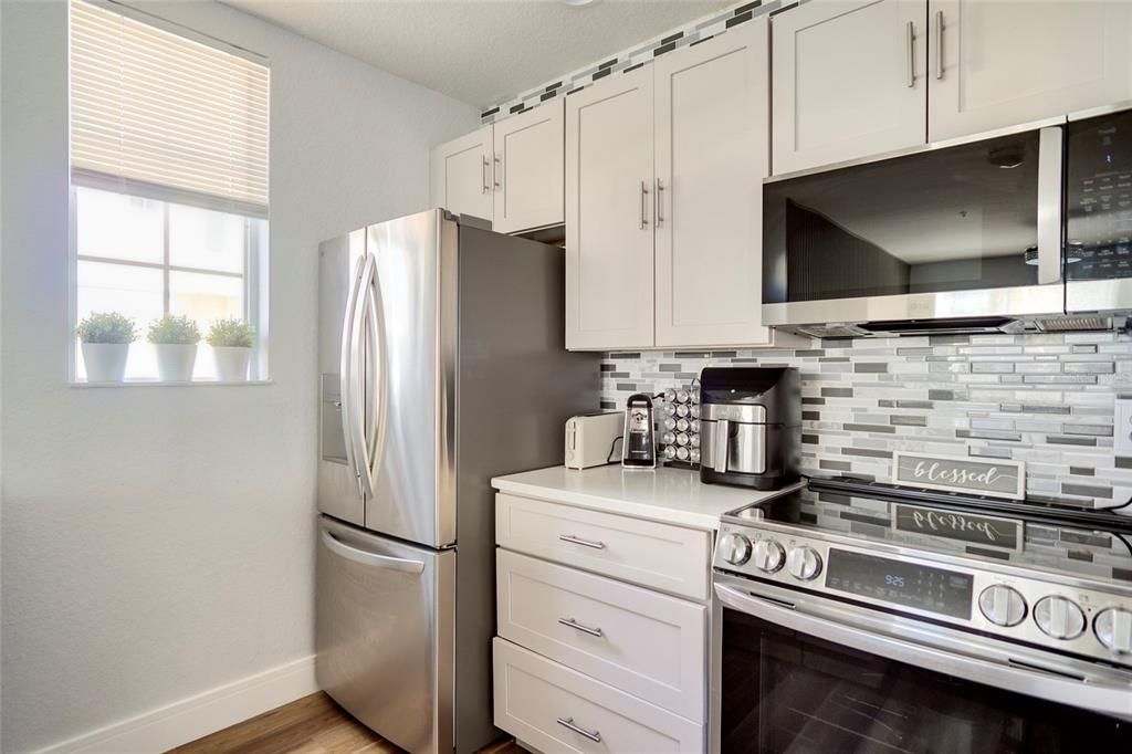 For Sale: $325,000 (4 beds, 3 baths, 1470 Square Feet)