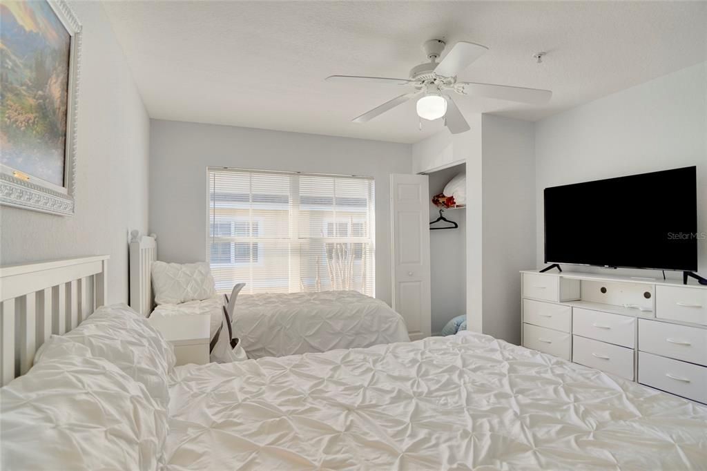 For Sale: $325,000 (4 beds, 3 baths, 1470 Square Feet)