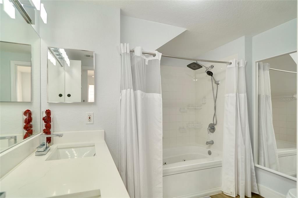 For Sale: $325,000 (4 beds, 3 baths, 1470 Square Feet)