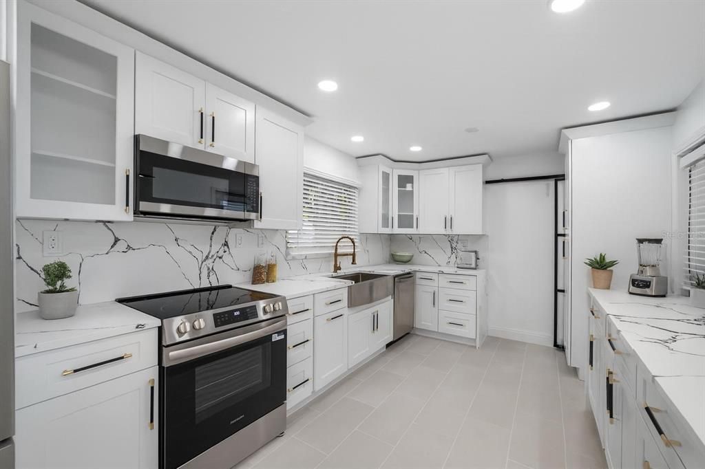 For Sale: $475,500 (3 beds, 2 baths, 1638 Square Feet)