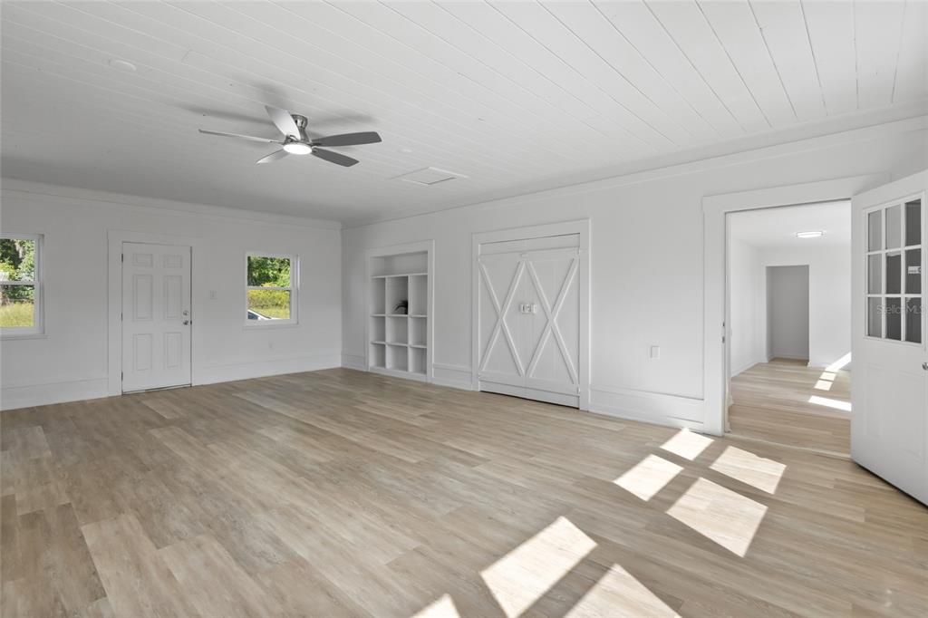 For Sale: $359,000 (3 beds, 2 baths, 1868 Square Feet)