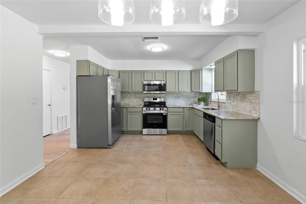 For Sale: $359,000 (3 beds, 2 baths, 1868 Square Feet)