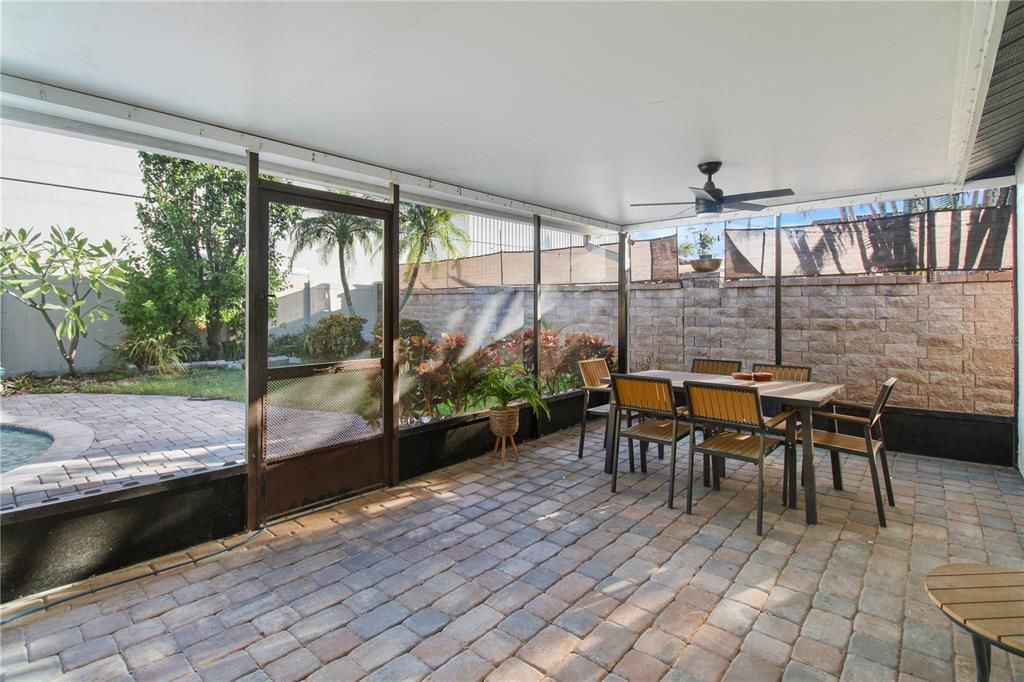 For Sale: $525,000 (3 beds, 2 baths, 1408 Square Feet)