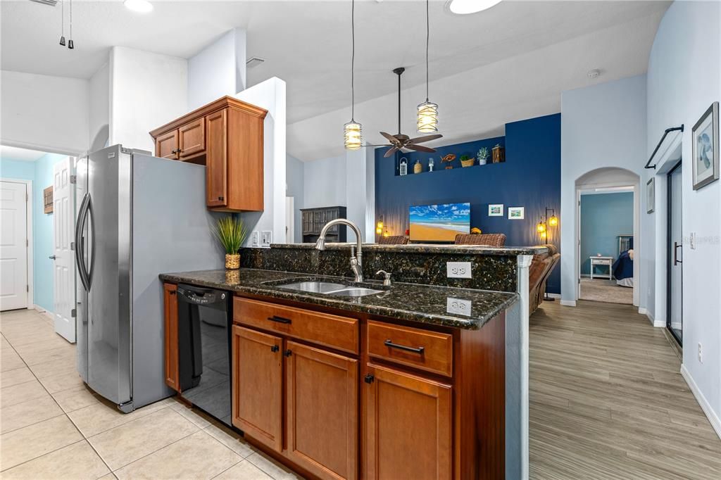 На продажу: $394,900 (3 спален, 2 ванн, 2077 Квадратных фут)