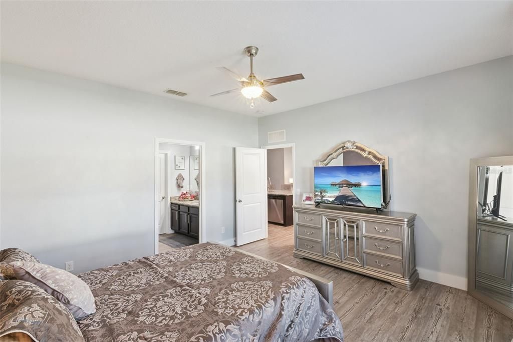 На продажу: $385,000 (3 спален, 2 ванн, 1679 Квадратных фут)