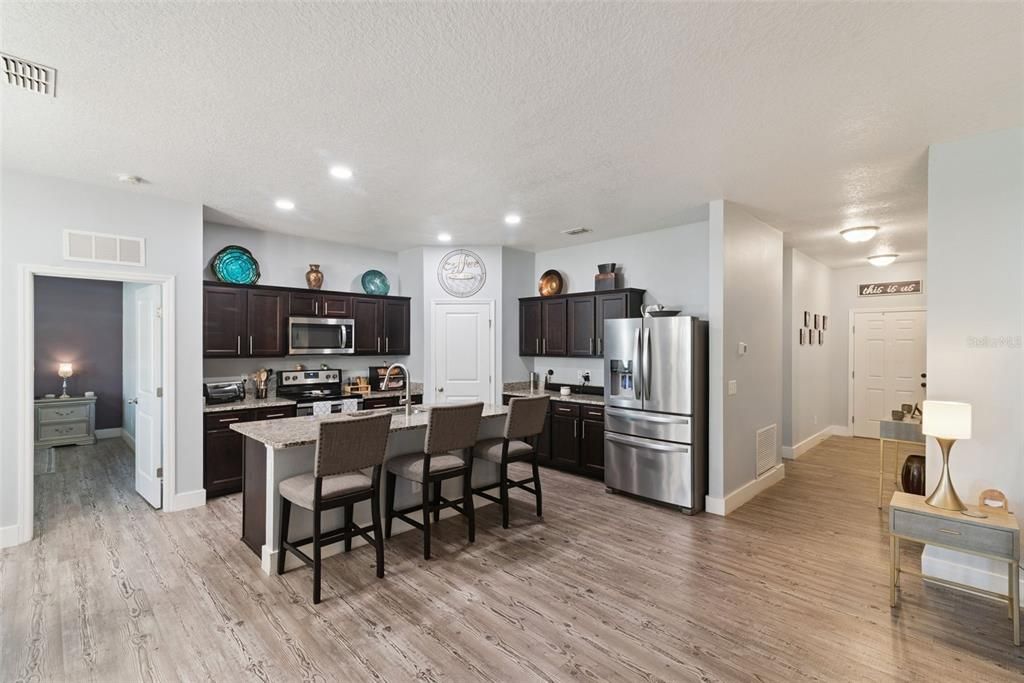 На продажу: $385,000 (3 спален, 2 ванн, 1679 Квадратных фут)