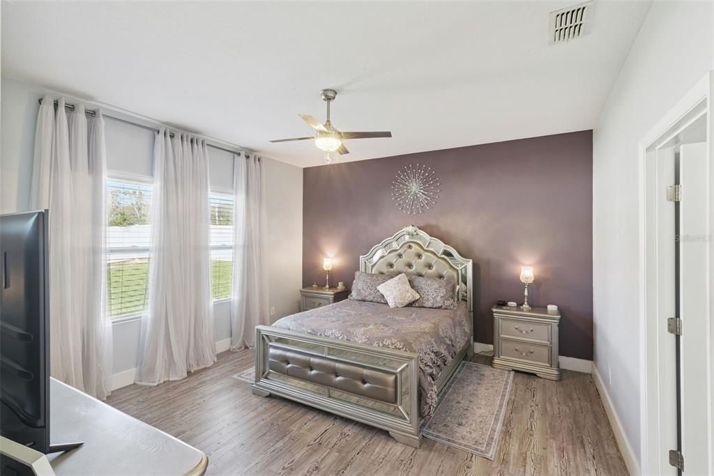 На продажу: $385,000 (3 спален, 2 ванн, 1679 Квадратных фут)