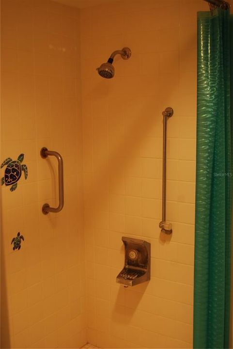 For Sale: $149,000 (2 beds, 1 baths, 1200 Square Feet)