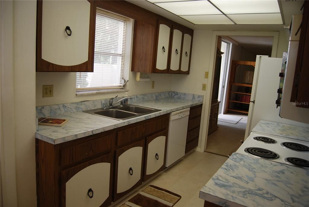 For Sale: $149,000 (2 beds, 1 baths, 1200 Square Feet)