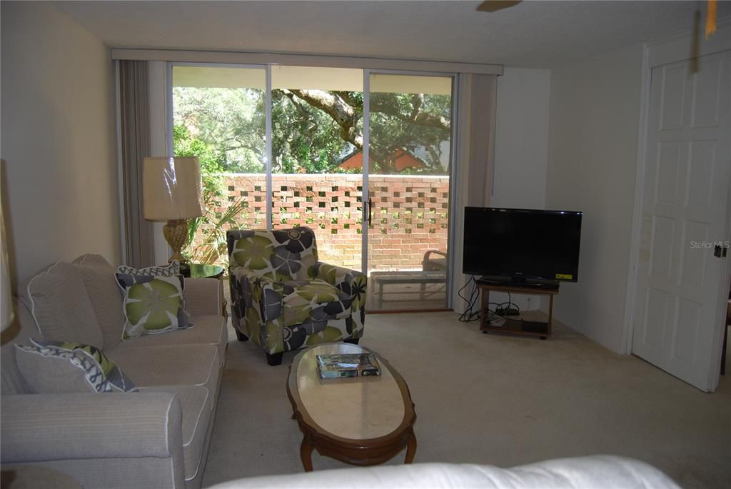 For Sale: $149,000 (2 beds, 1 baths, 1200 Square Feet)