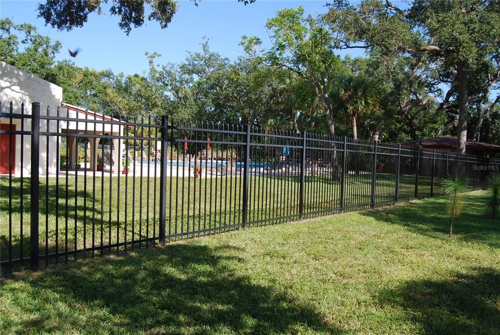 For Sale: $149,000 (2 beds, 1 baths, 1200 Square Feet)