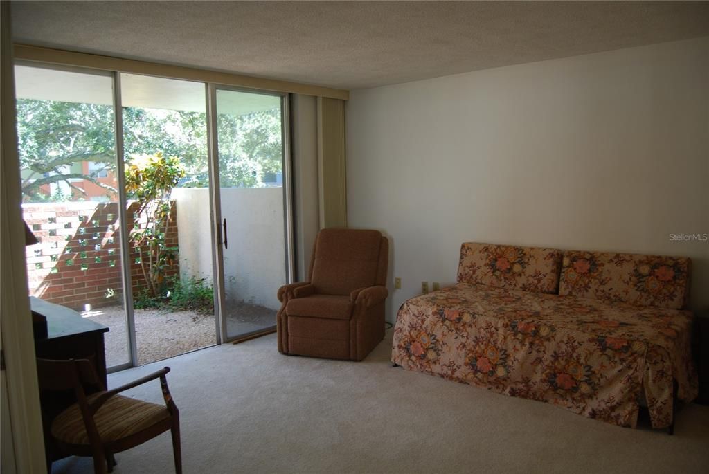 For Sale: $149,000 (2 beds, 1 baths, 1200 Square Feet)