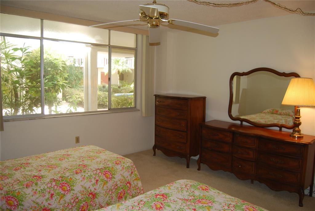 For Sale: $149,000 (2 beds, 1 baths, 1200 Square Feet)