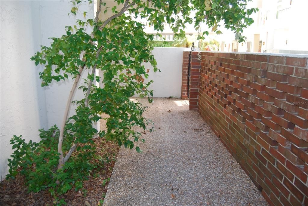 For Sale: $149,000 (2 beds, 1 baths, 1200 Square Feet)