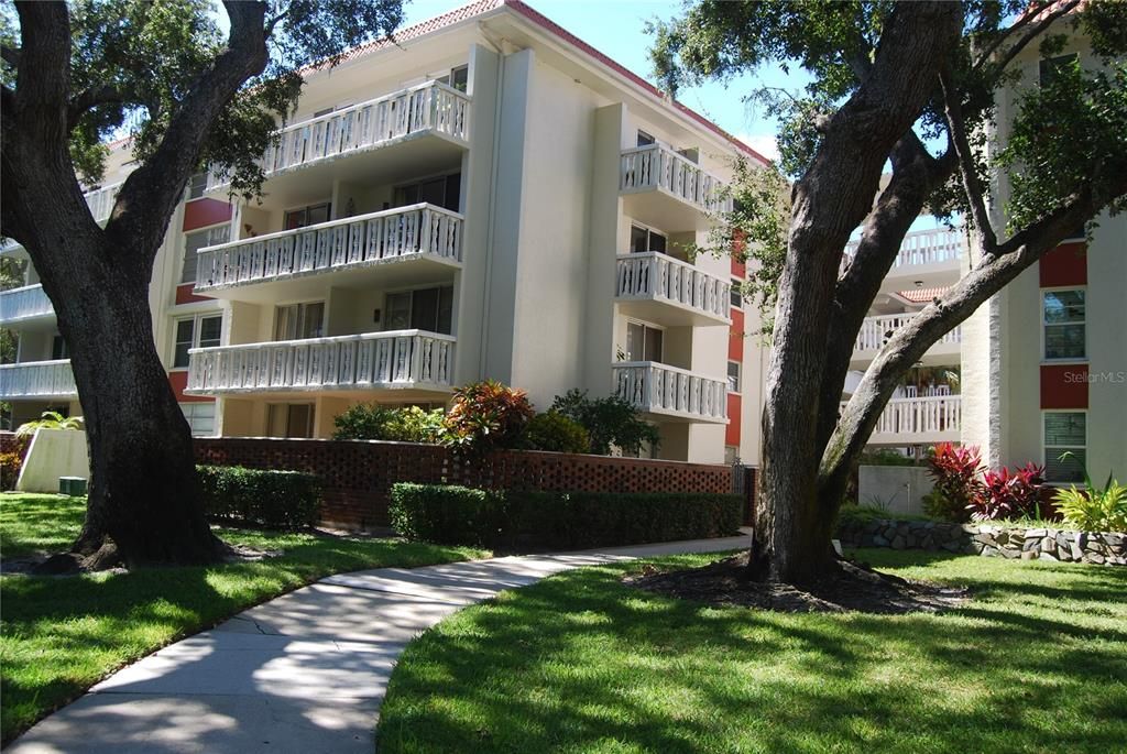 For Sale: $149,000 (2 beds, 1 baths, 1200 Square Feet)