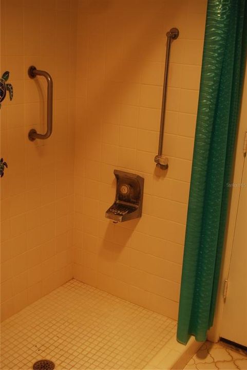 For Sale: $149,000 (2 beds, 1 baths, 1200 Square Feet)