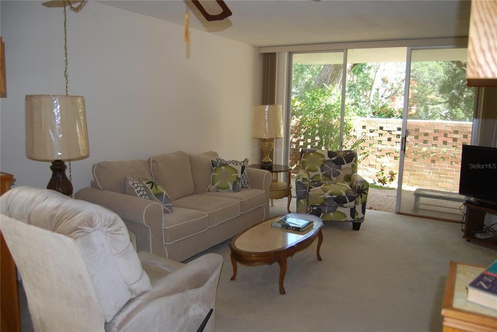 For Sale: $149,000 (2 beds, 1 baths, 1200 Square Feet)