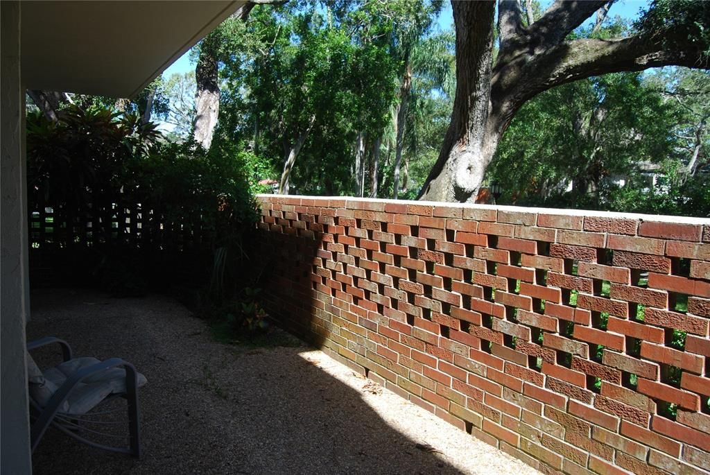 For Sale: $149,000 (2 beds, 1 baths, 1200 Square Feet)