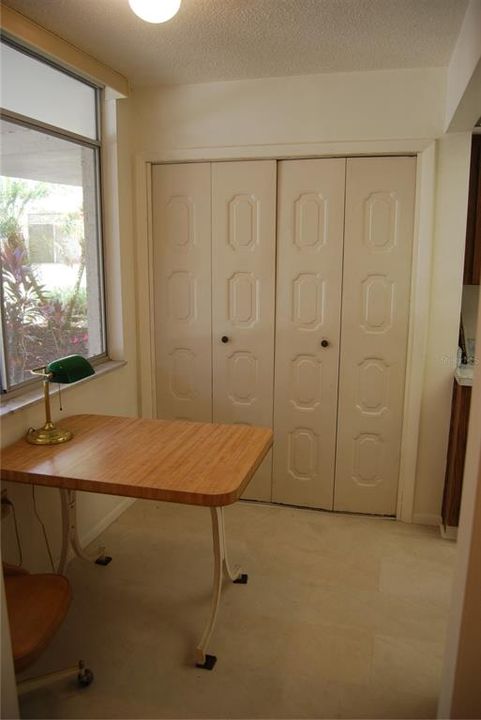 For Sale: $149,000 (2 beds, 1 baths, 1200 Square Feet)