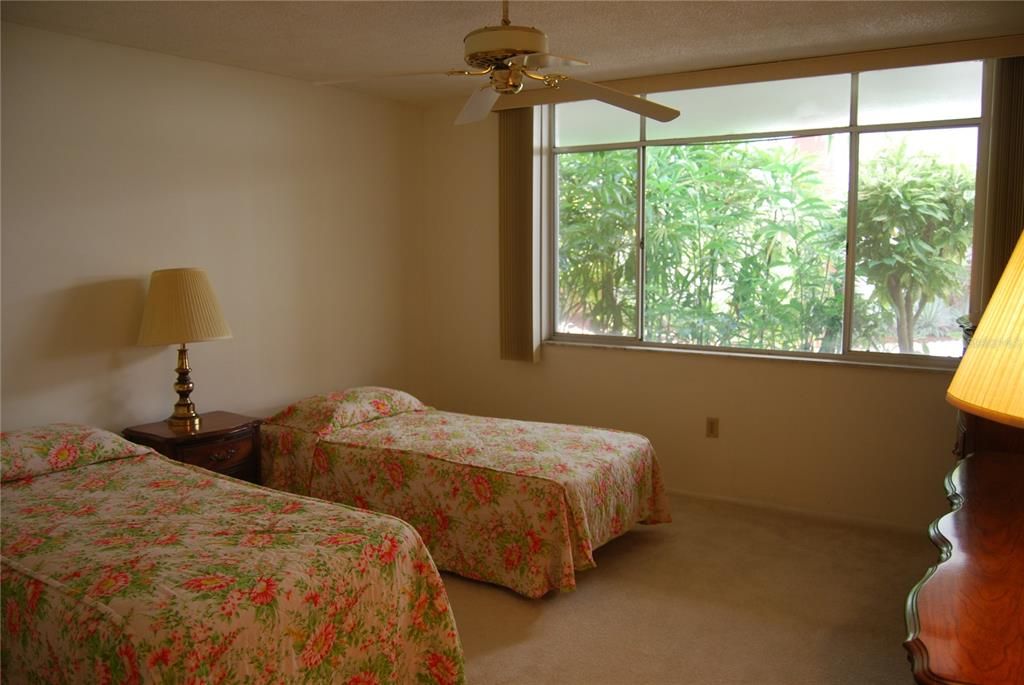 For Sale: $149,000 (2 beds, 1 baths, 1200 Square Feet)