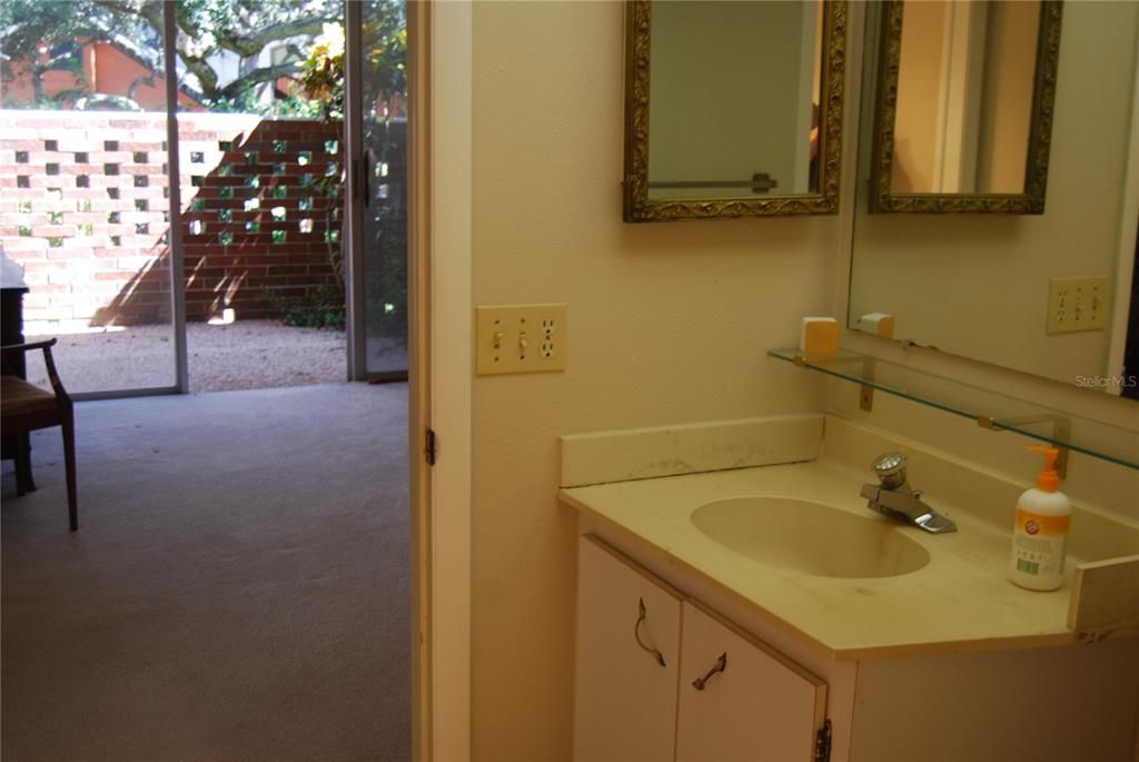 For Sale: $149,000 (2 beds, 1 baths, 1200 Square Feet)