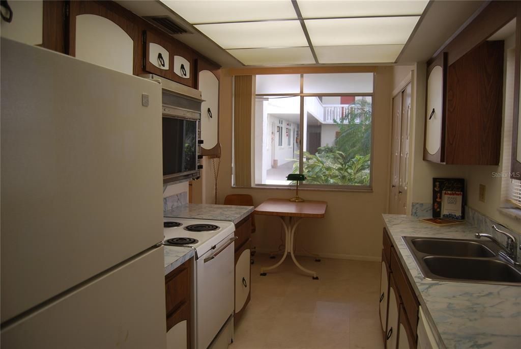 For Sale: $149,000 (2 beds, 1 baths, 1200 Square Feet)