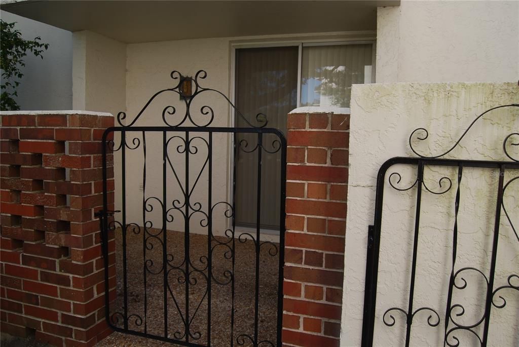 For Sale: $149,000 (2 beds, 1 baths, 1200 Square Feet)