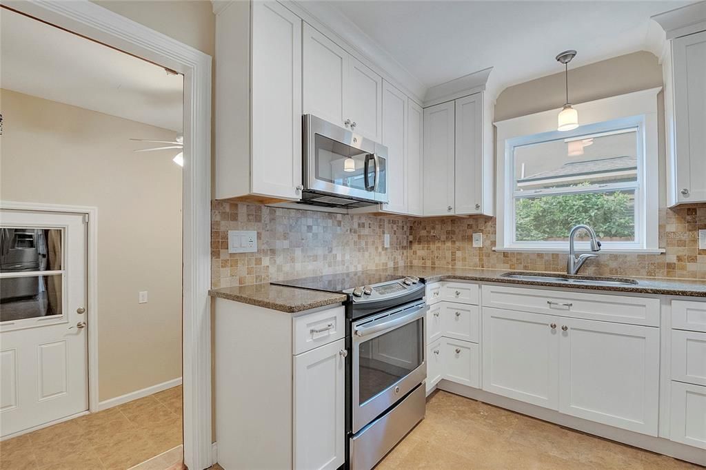 For Rent: $3,225 (3 beds, 2 baths, 1436 Square Feet)