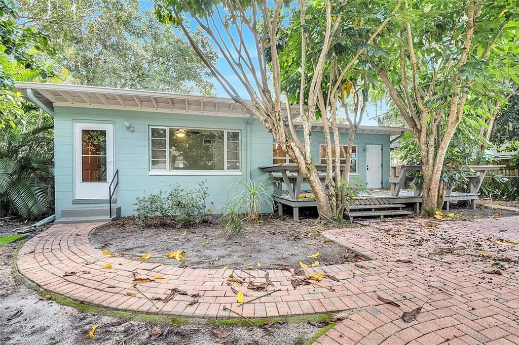 For Rent: $3,225 (3 beds, 2 baths, 1436 Square Feet)